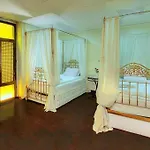 Kings Palace Inn Hostel